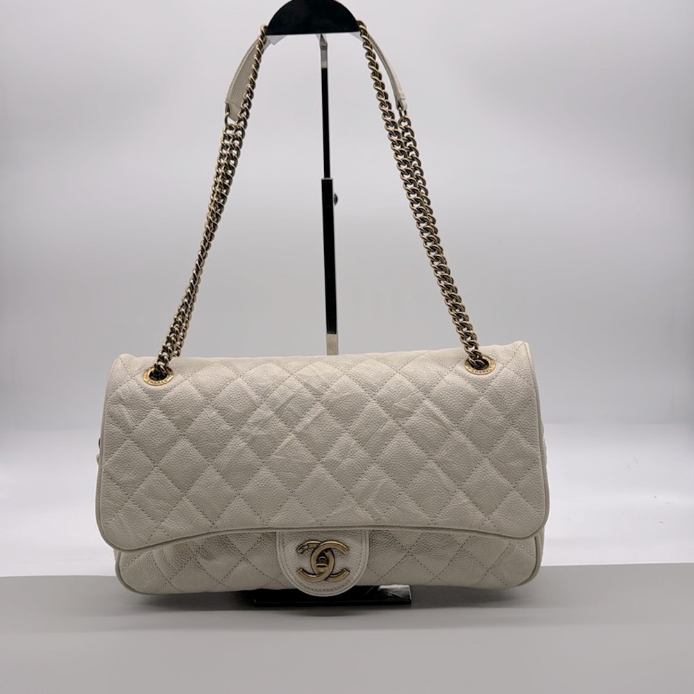 CHANEL Caviar Quilted Jumbo Easy Flap Bag